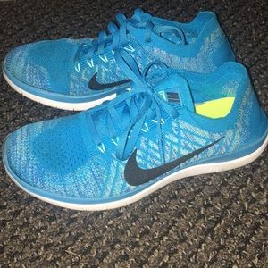 Nike 4.0 Flyknit Free Runs